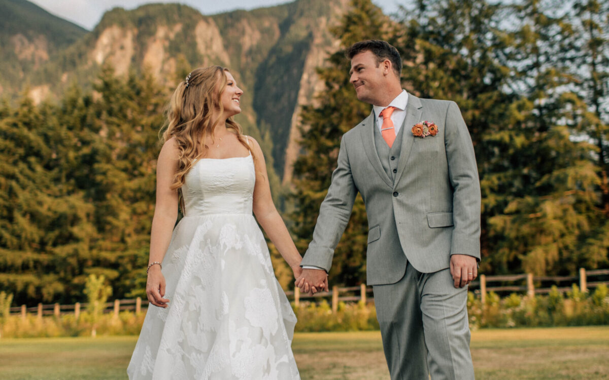 Andrew & Katie // North Fork Farm Summer Wedding in Snoqualmie, WA