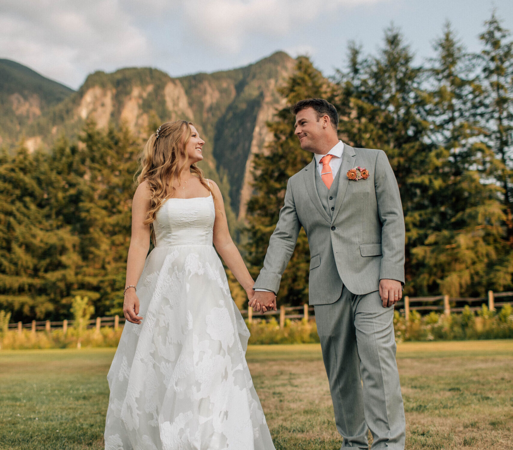 Andrew & Katie // North Fork Farm Summer Wedding in Snoqualmie, WA